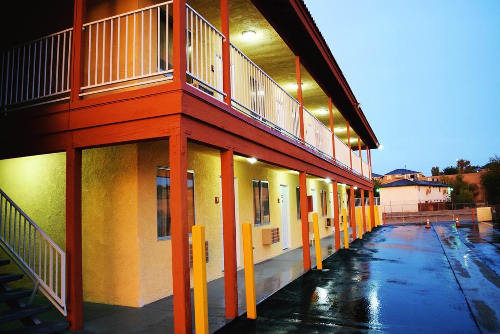 Mojave Inn Victorville Buitenkant foto