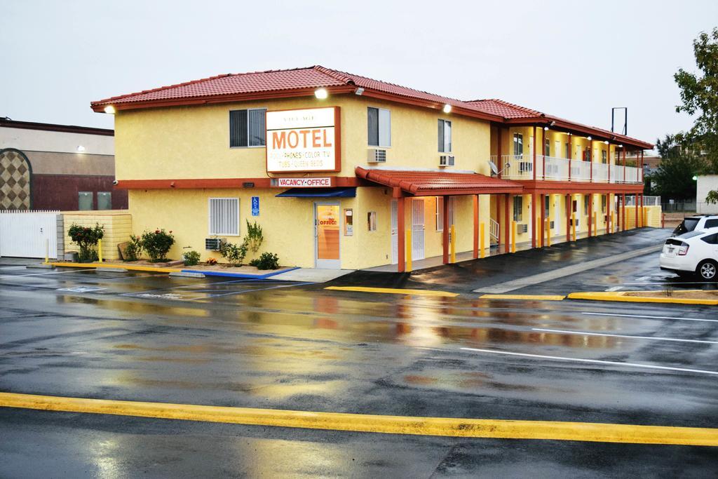 Mojave Inn Victorville Buitenkant foto